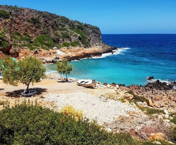 Read more about the article Afrata beach