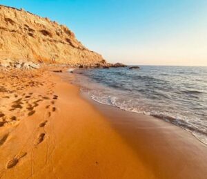 Read more about the article Red beach